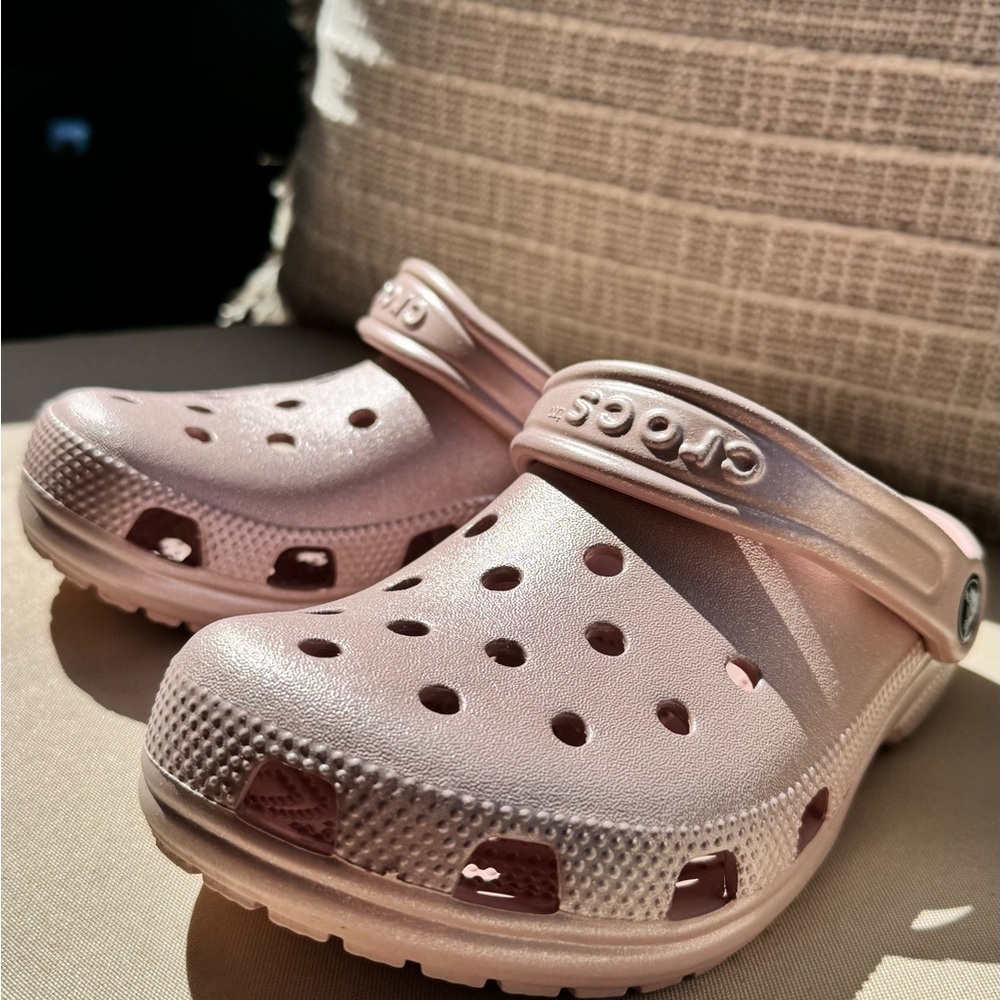 Women’s sz6 Pink Shimmer Genuine Crocs Clog
